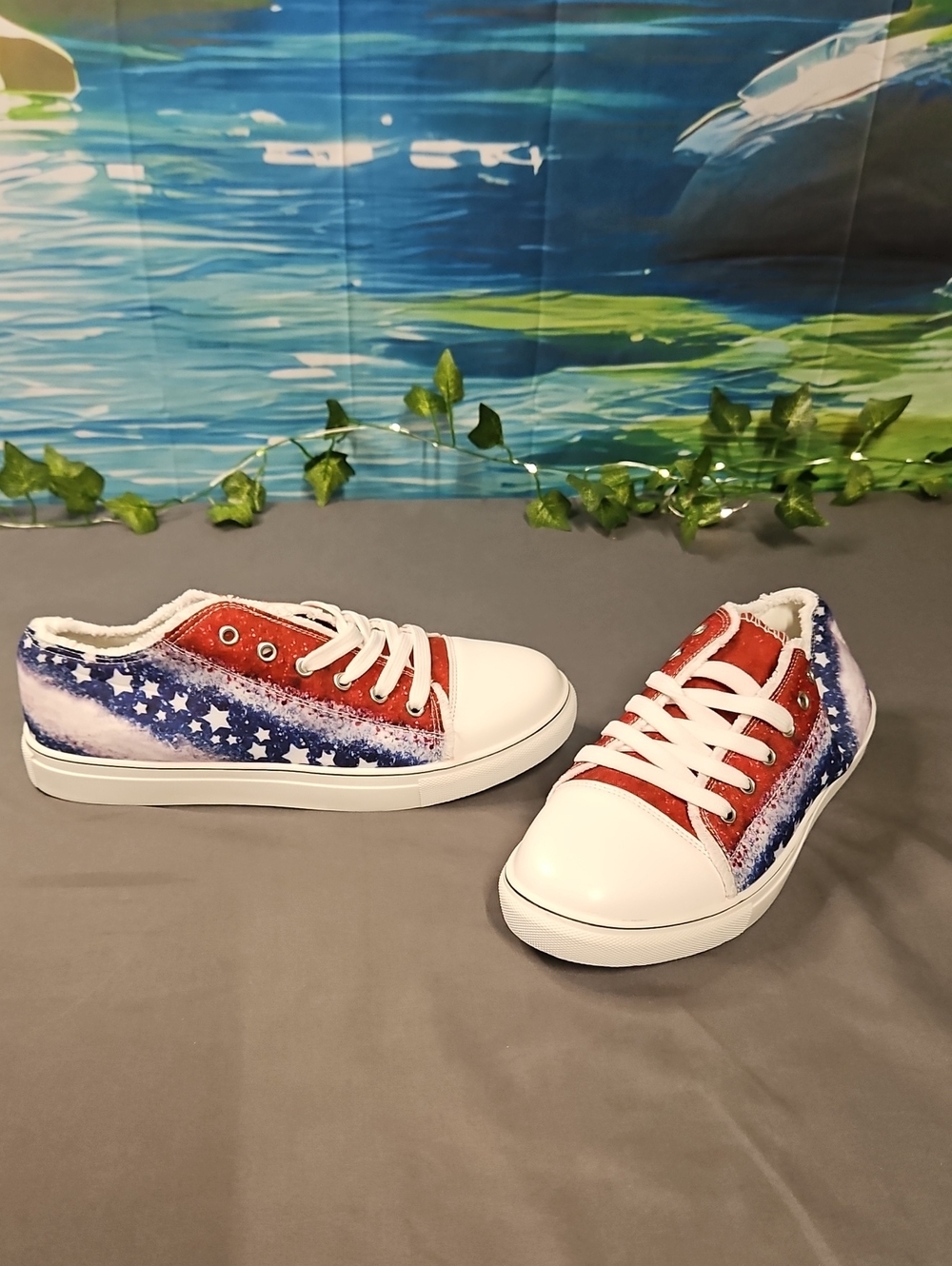 Women's Red & Blue Star Casual Sneakers - Lace-Up Comfort